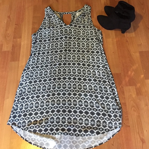 Black and white patterned dress