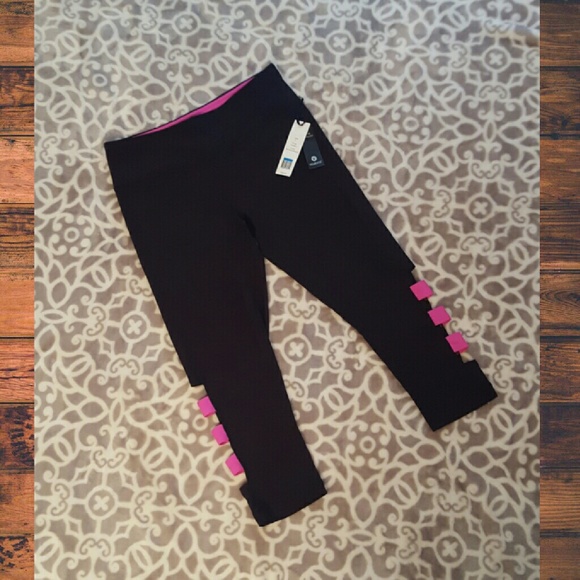 Final Price! NWT leggings w cut out detail