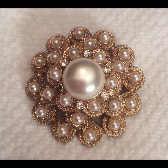 Vintage Sarah Covington costume jewelry brooch 2"