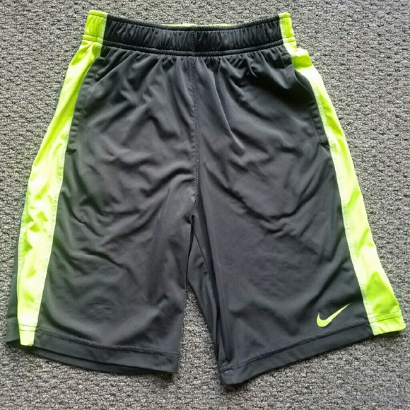 Youth Medium Nike shorts