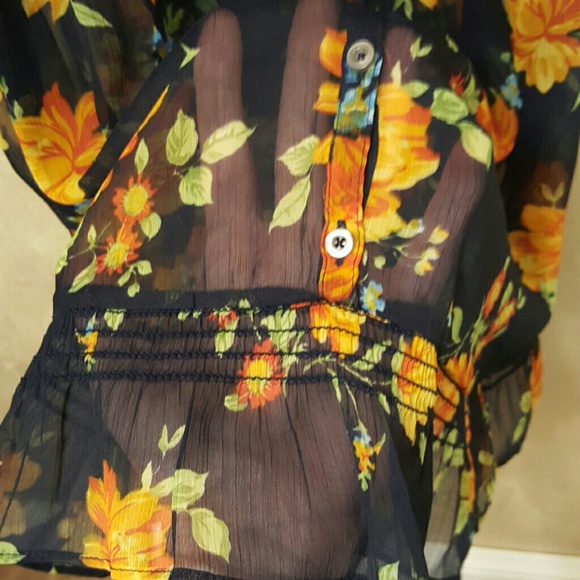 Hollister Floral Top - Picture 3 of 4