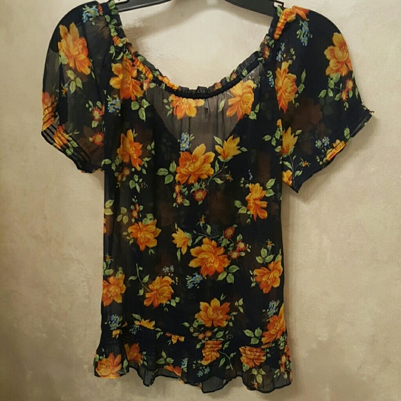 Hollister Floral Top - Picture 4 of 4