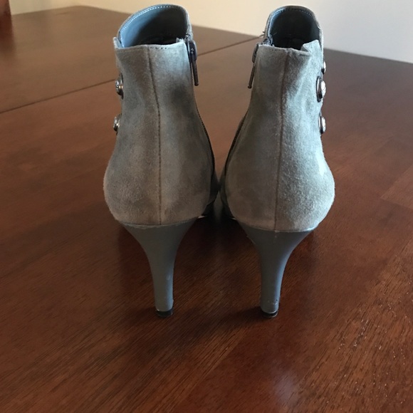 Anne Klein Akwisker Grey suede heeled booties. - Picture 3 of 4