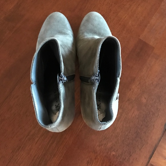 Anne Klein Akwisker Grey suede heeled booties. - Picture 4 of 4