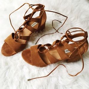 // Steve Madden Hydii Sandal //