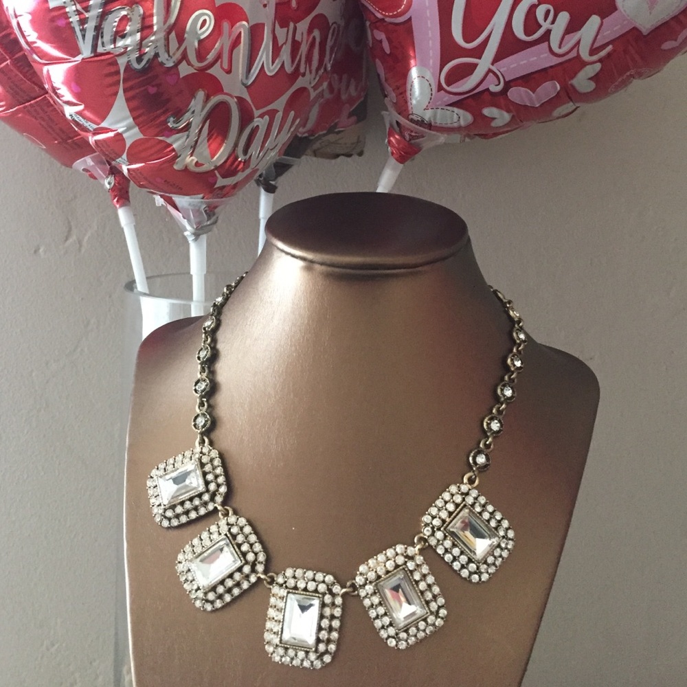 NWT Gorgeous Crystal Gem Necklace