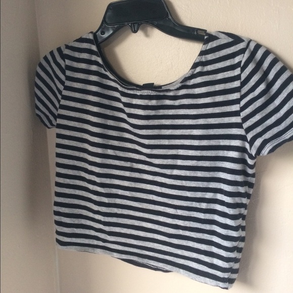 FOREVER 21  BLACK AND GREY STRIPED CROP TOP