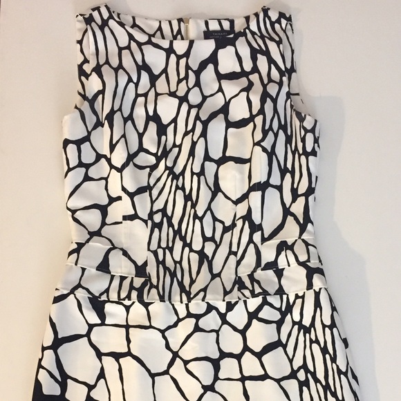 Black and White Tahari Dress - Picture 2 of 6