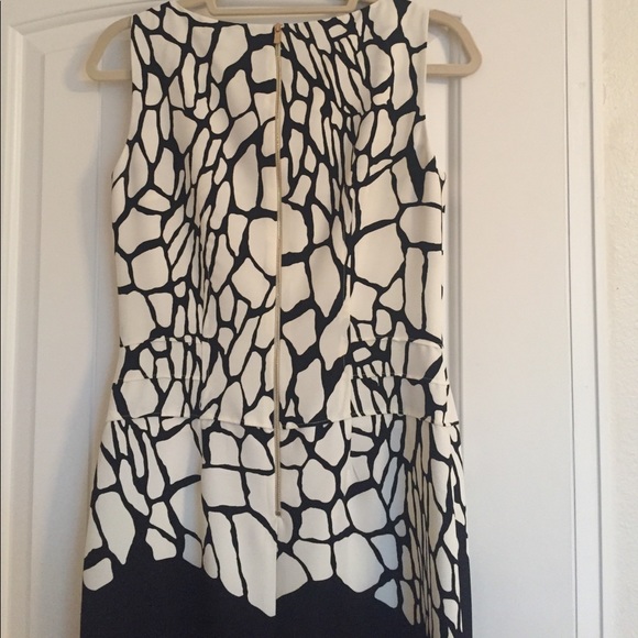 Black and White Tahari Dress - Picture 5 of 6