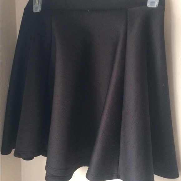 BLACK SKATER SKIRT