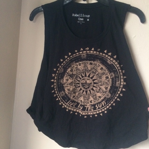 BLACK AND GOLD AZTEC SLIGHT CROP MUSCLE TANK - Picture 1 of 2