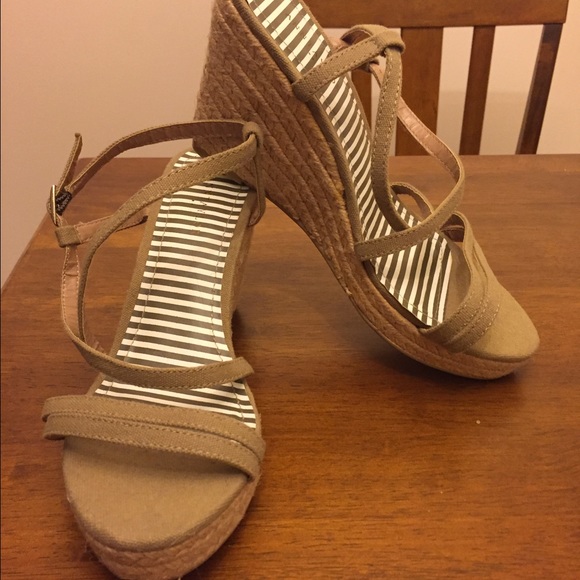 Ann Taylor brand new never worn wedges