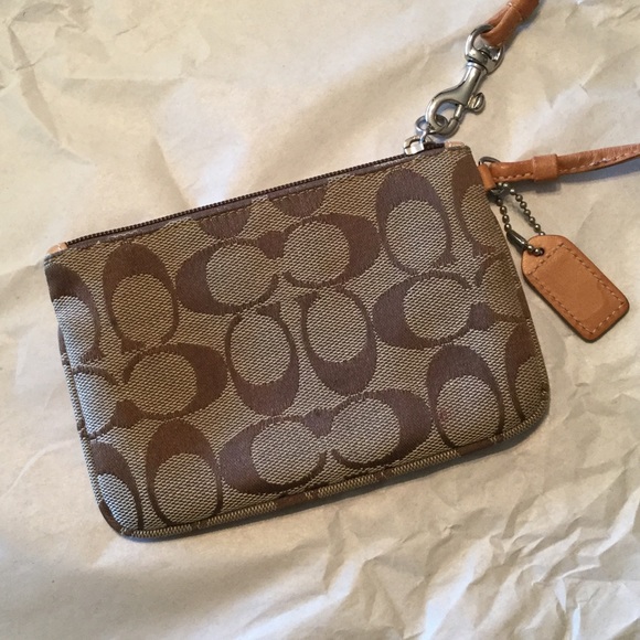 Brown Coach Wristlet 🐻 - Picture 2 of 4