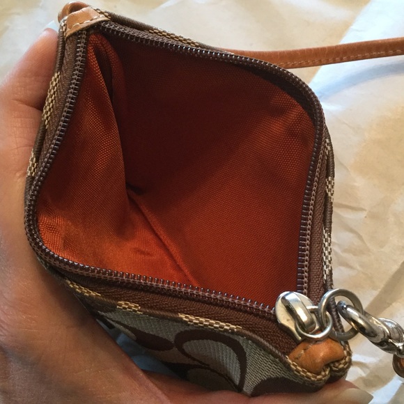 Brown Coach Wristlet 🐻 - Picture 3 of 4