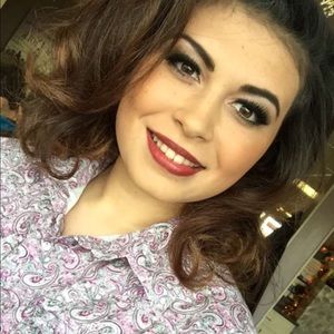 Meet your Posher, Natalie