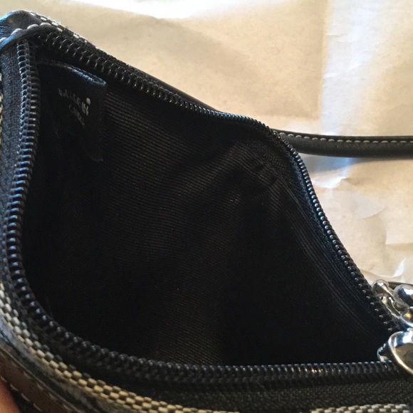 Black Coach Wristlet 🐧 - Picture 3 of 4