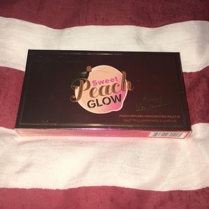 Too faced sweet peach glow highlight palette