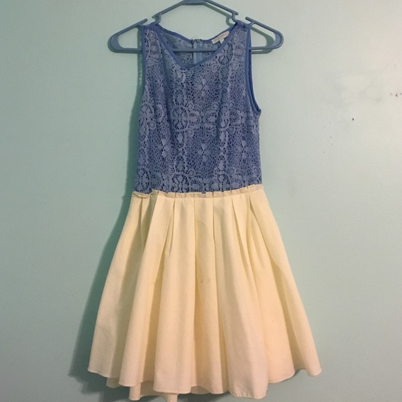 BLUE AND WHITE LACE SLEEVELESS DRESS