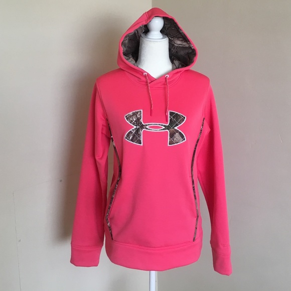Semi-fitted Under Armour hoodie