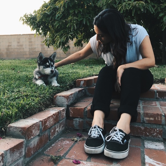 Meet Your Posher, Danielle! - Picture 2 of 6