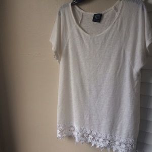 THIN WHITE TEE WITH DETAILED TRIM size L