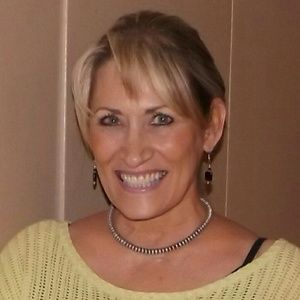 Meet your Posher, Debora