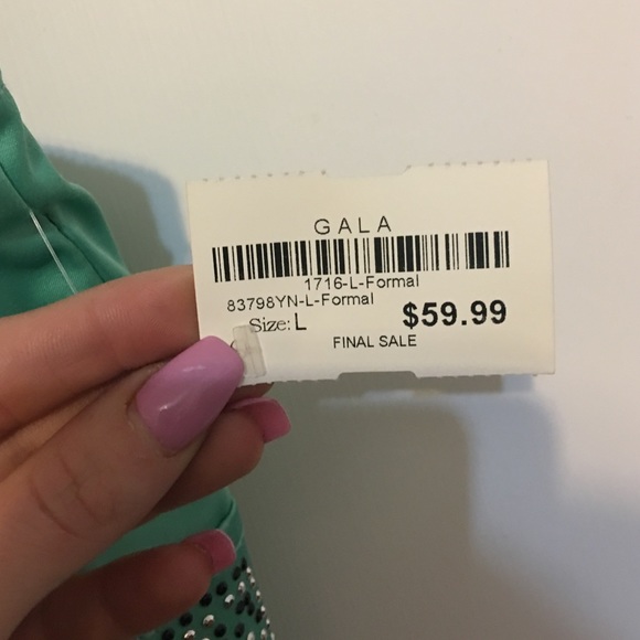 Formal dress - Picture 2 of 2