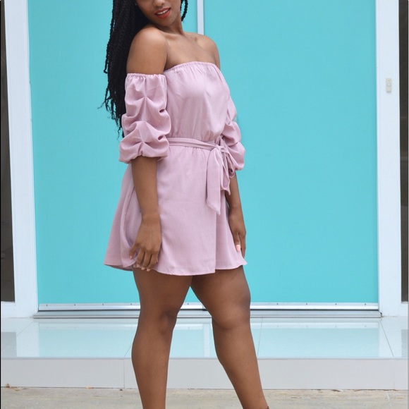 Dresses & Skirts - Off the shoulder blush dress