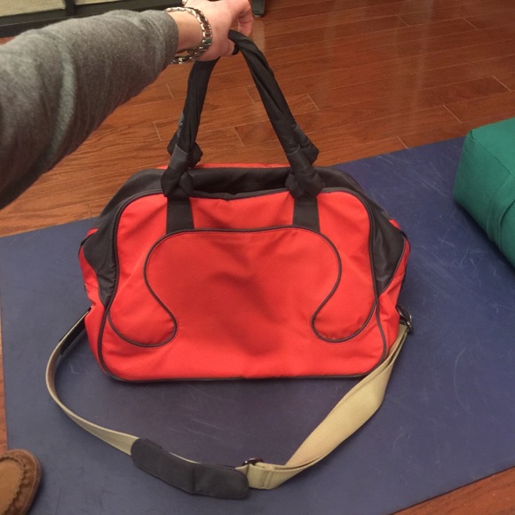Lululemon duffle. Hardly used. Perfect size!