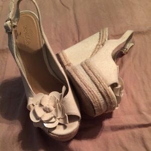 Trendy canvas wedges