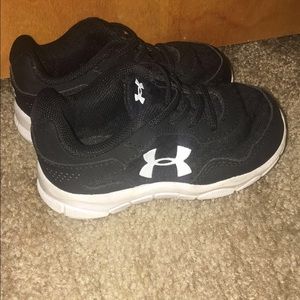 Toddler under armour  tennis shoes