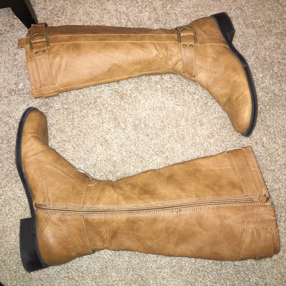 Aerosoles riding boot size 9