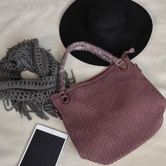 MG Collection Handbags - 🎉5/27 HP✨New! The Carry All Bucket Bag MG Collection Handbags - 🎉5/27 HP✨New! The Carry All Bucket Bag