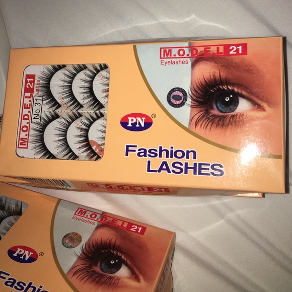 False eyelashes - Picture 2 of 2