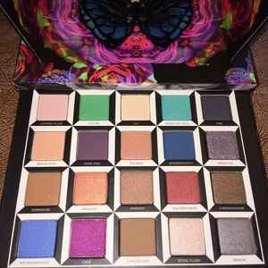 🎨Auth. Urban Decay Alice palette