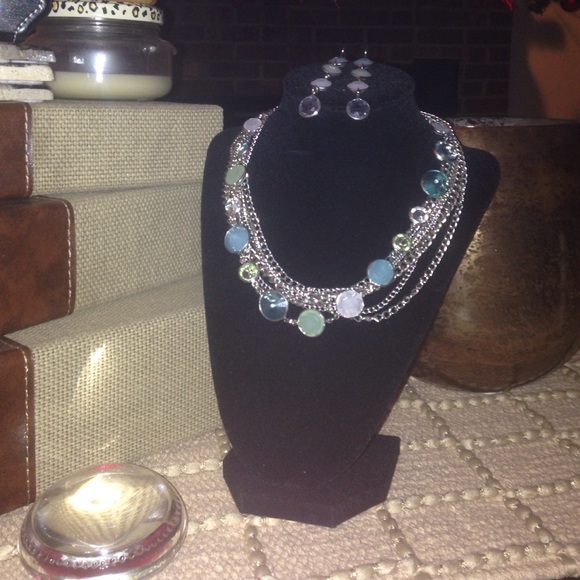 Old Navy Necklace and Earring Set