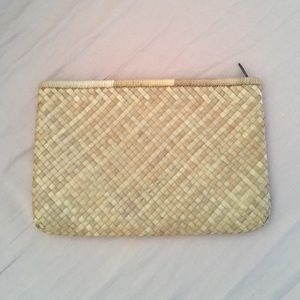 Straw clutch