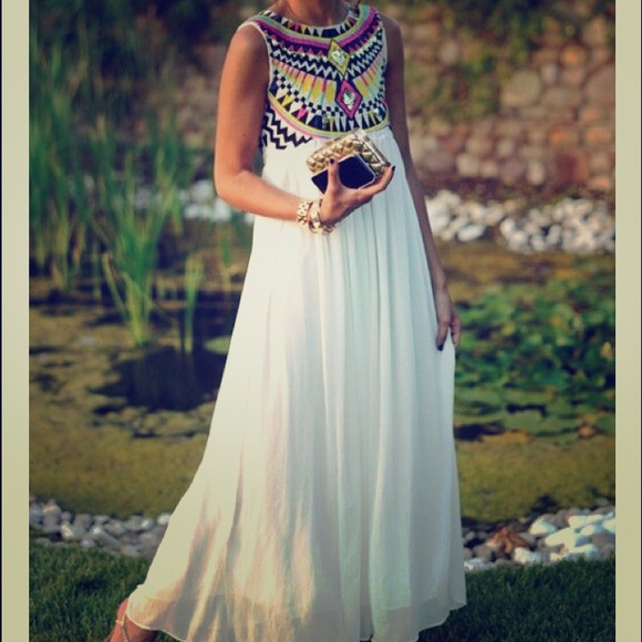 Dresses & Skirts - ❤️VDAY SALE ❤️ white maxi fun sequin detail