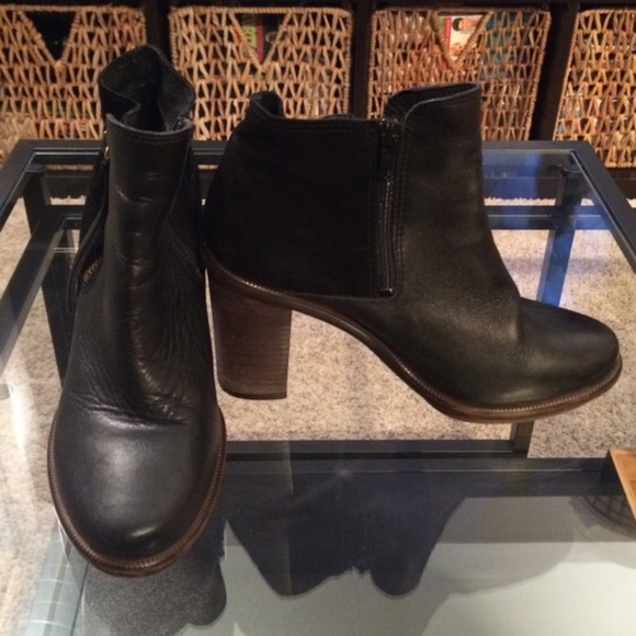 Black leather/ suede ALDO booties