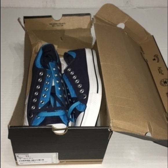 Navy blue, converse, unisex, never worn. - Picture 1 of 4