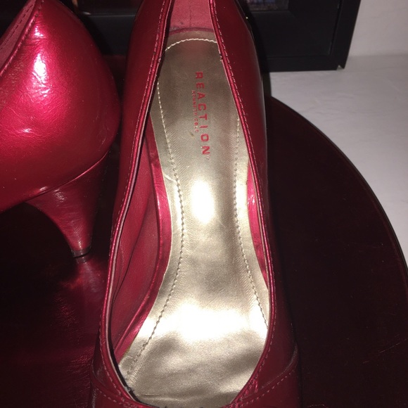 Kenneth Cole Reaction Open Toed Heels - Picture 2 of 3