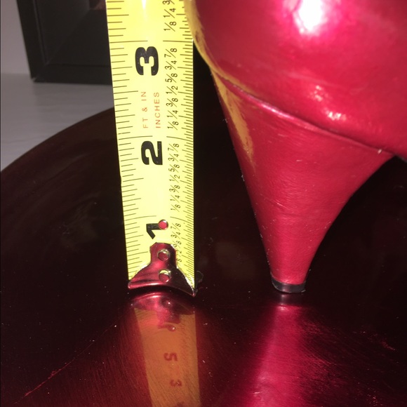 Kenneth Cole Reaction Open Toed Heels - Picture 3 of 3