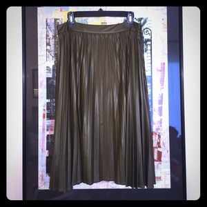 Olive green pleated faux leather midi skirt by