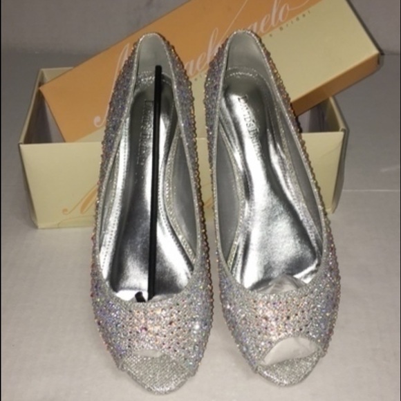 Davids Bridal Flats - Picture 1 of 4