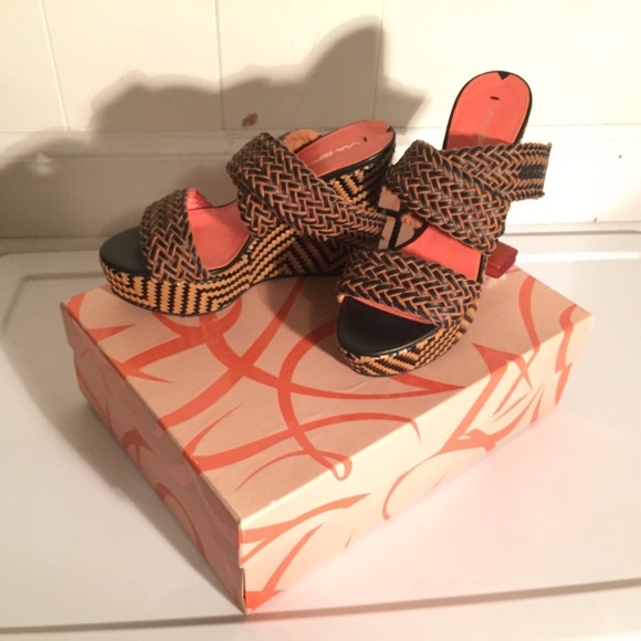 Vía Spiga Wedge - Picture 2 of 2