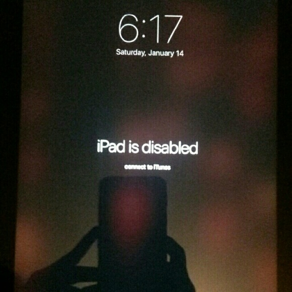 IPad - Picture 1 of 4