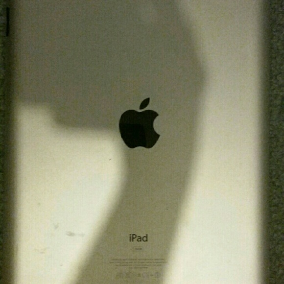 IPad - Picture 2 of 4