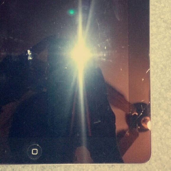 IPad - Picture 4 of 4