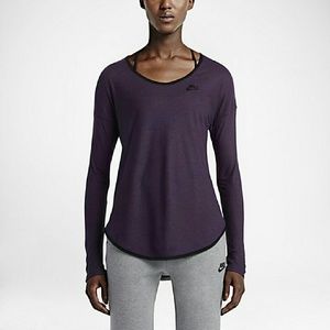 NWT NIKE WOMENS TRAINING LONG SLEEVE SHIRT