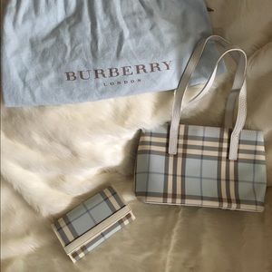 💯 Authentic Burberry Mini bag and Wallet